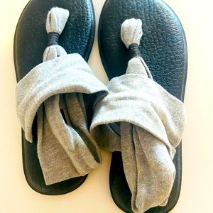 Sanuk Sandals (NWOT)